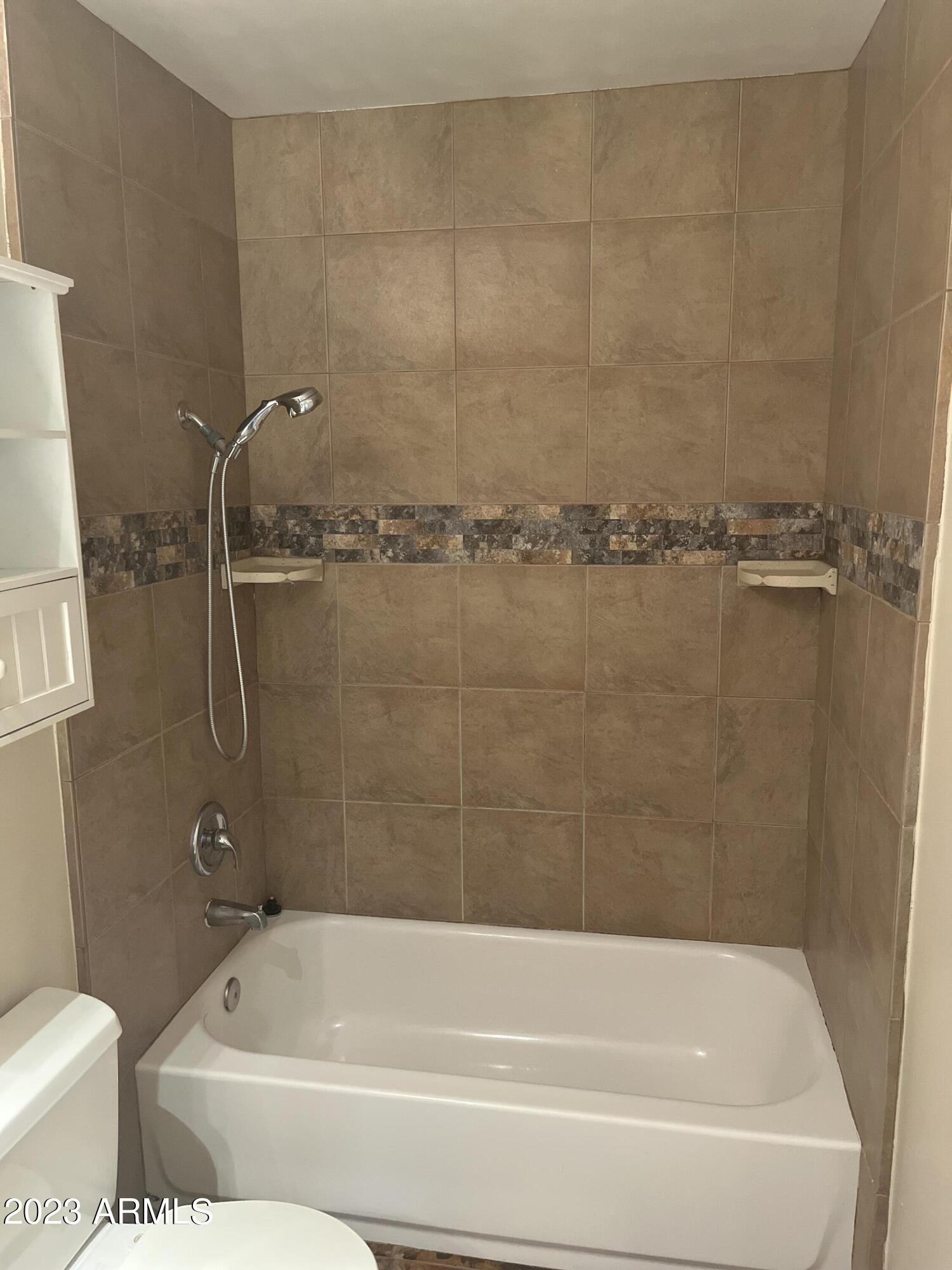5525 East Thomas Road, Unit H5 Phoenix, AZ 85018 - Photo 13 of 25 Bathroom