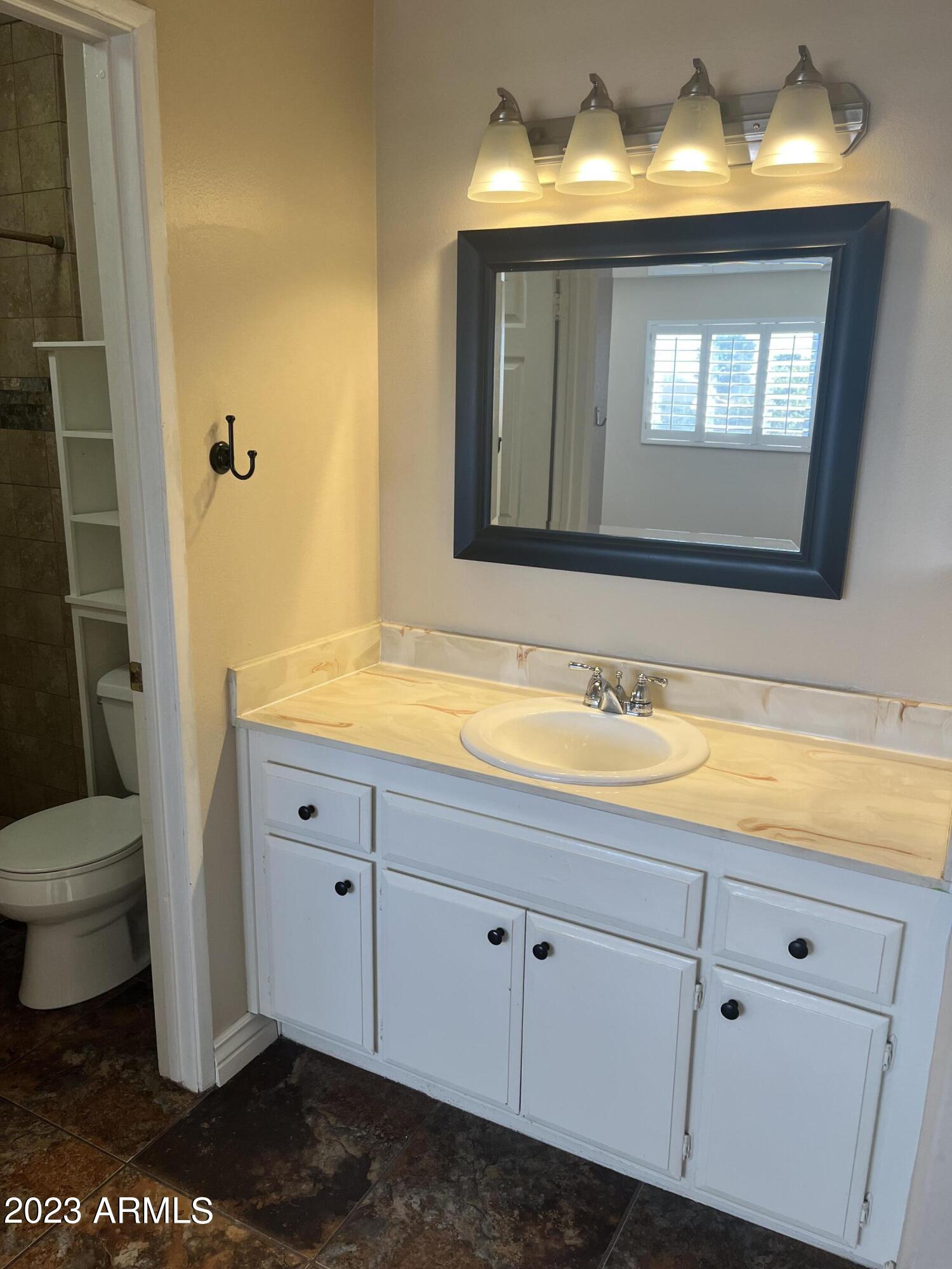 5525 East Thomas Road, Unit H5 Phoenix, AZ 85018 - Photo 16 of 25 Master Bath