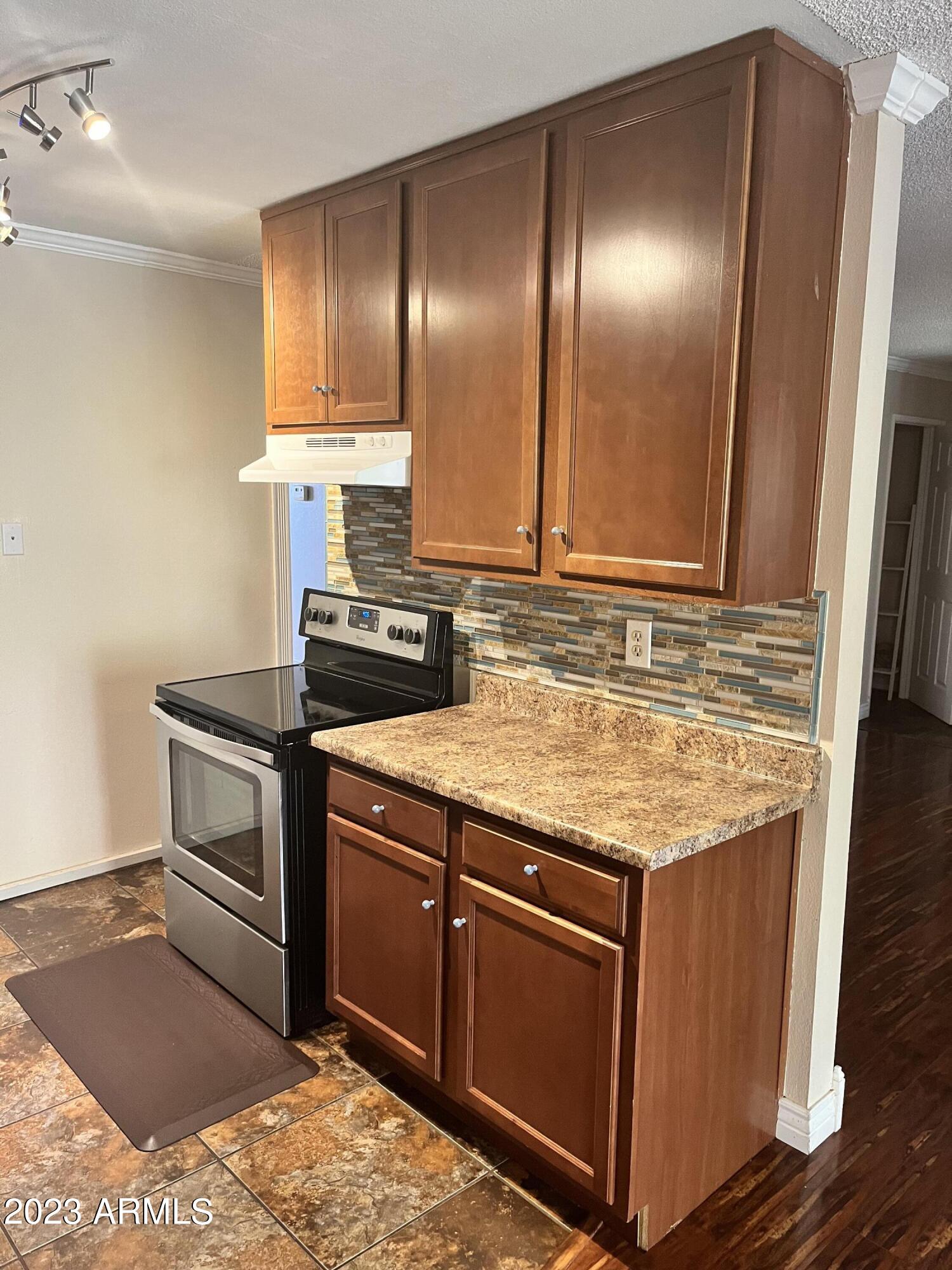 5525 East Thomas Road, Unit H5 Phoenix, AZ 85018 - Photo 4 of 25 Kitchen 2