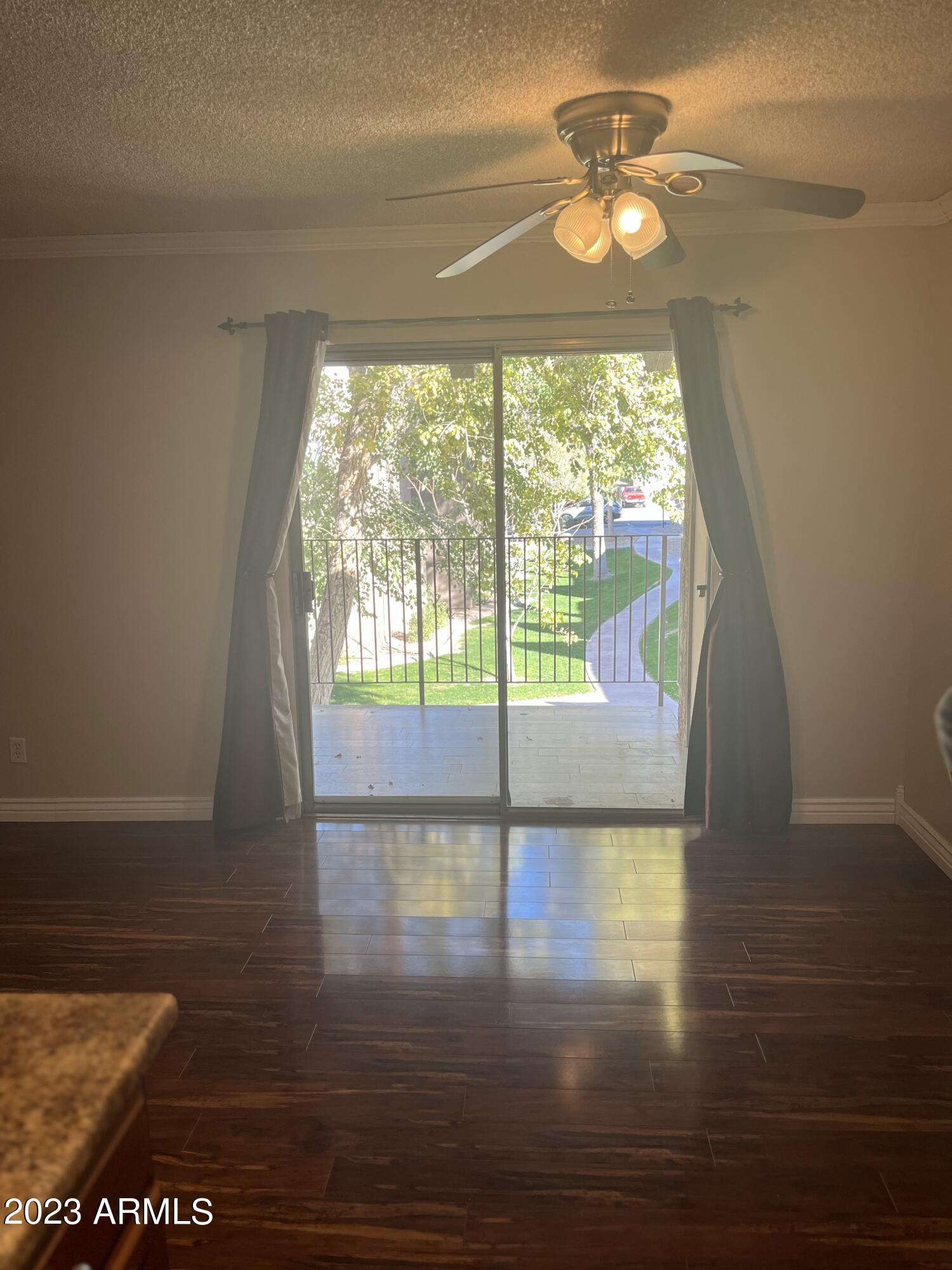 5525 East Thomas Road, Unit H5 Phoenix, AZ 85018 - Photo 6 of 25 Family Room