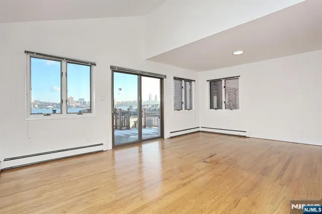 $4,450 | 5 Beverly Place, Edgewater, NJ 07020