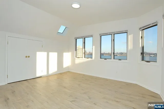 $4,450 | 5 Beverly Place, Edgewater, NJ 07020