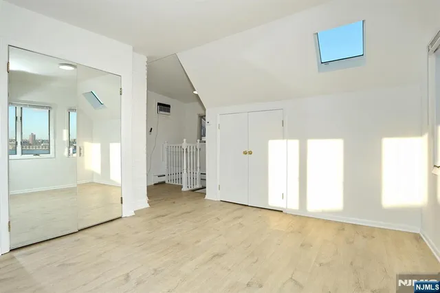 $4,450 | 5 Beverly Place, Edgewater, NJ 07020