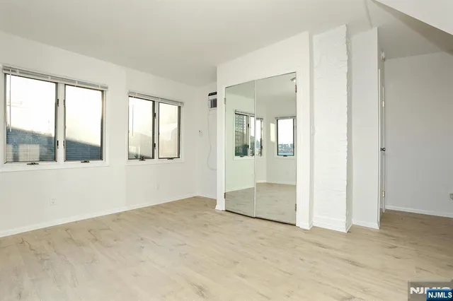 $4,450 | 5 Beverly Place, Edgewater, NJ 07020