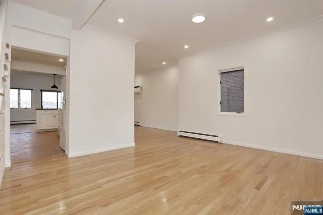 $4,450 | 5 Beverly Place, Edgewater, NJ 07020