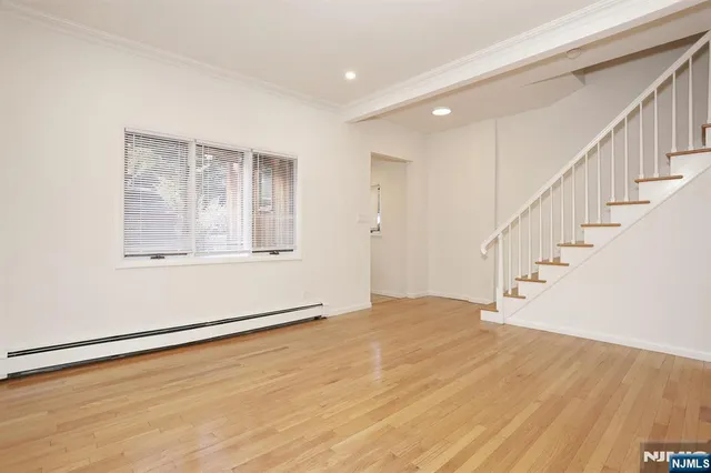 $4,450 | 5 Beverly Place, Edgewater, NJ 07020