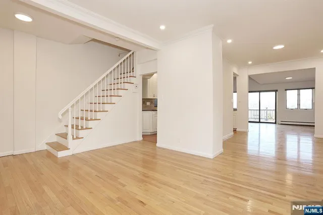 $4,450 | 5 Beverly Place, Edgewater, NJ 07020