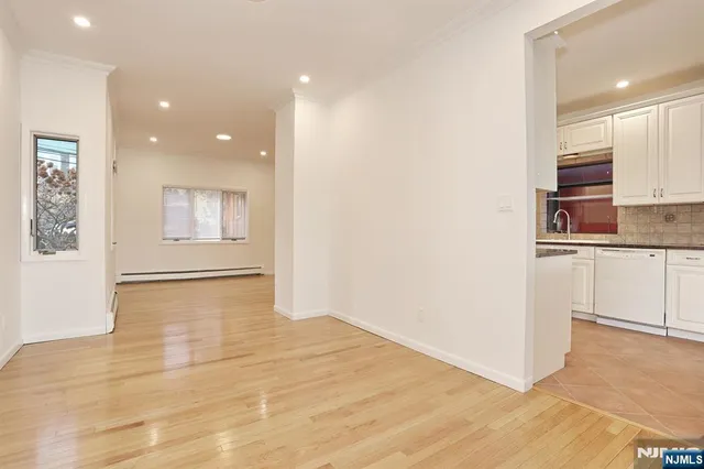 $4,450 | 5 Beverly Place, Edgewater, NJ 07020