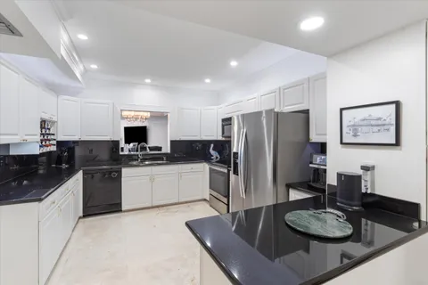 $990,000 | 1035 South Federal Highway, Unit 211, Delray Beach, FL 33483