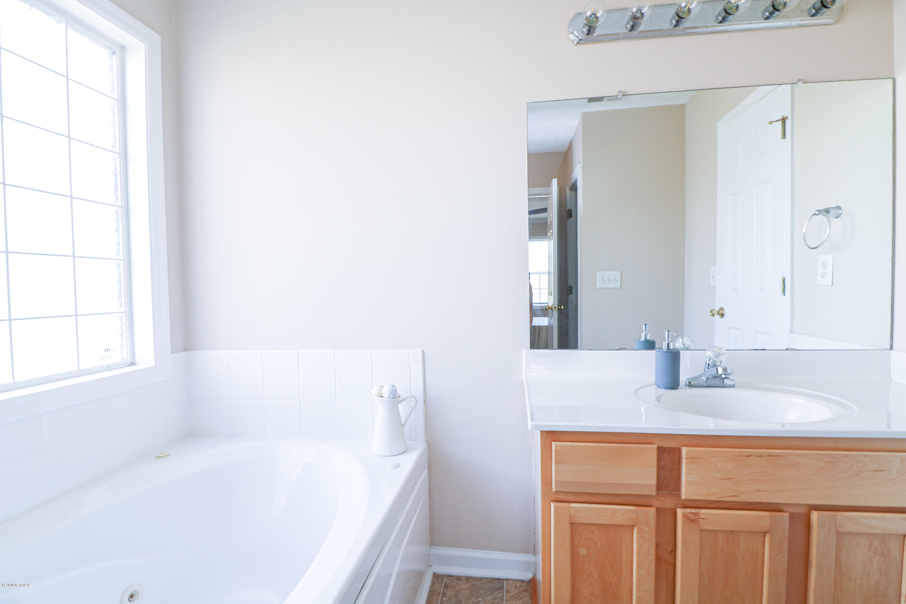 202 Rutherford Way Jacksonville, NC 28540 - Photo 23 of 33 Master Bath
