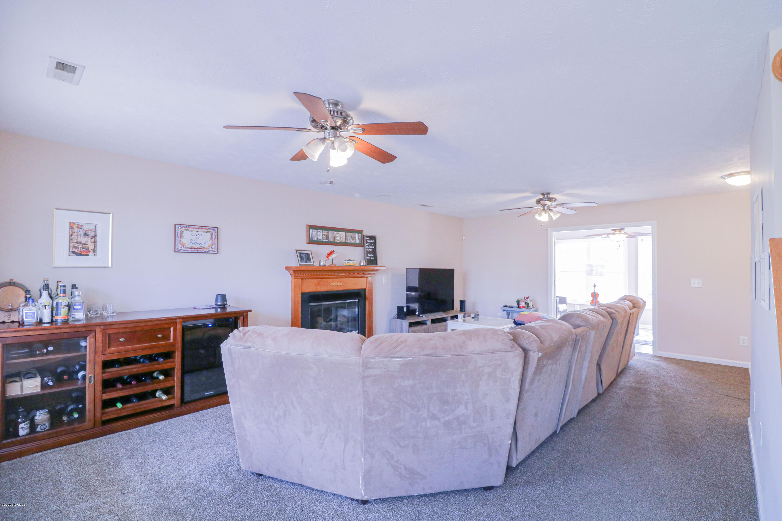 202 Rutherford Way Jacksonville, NC 28540 - Photo 10 of 33 Living Room
