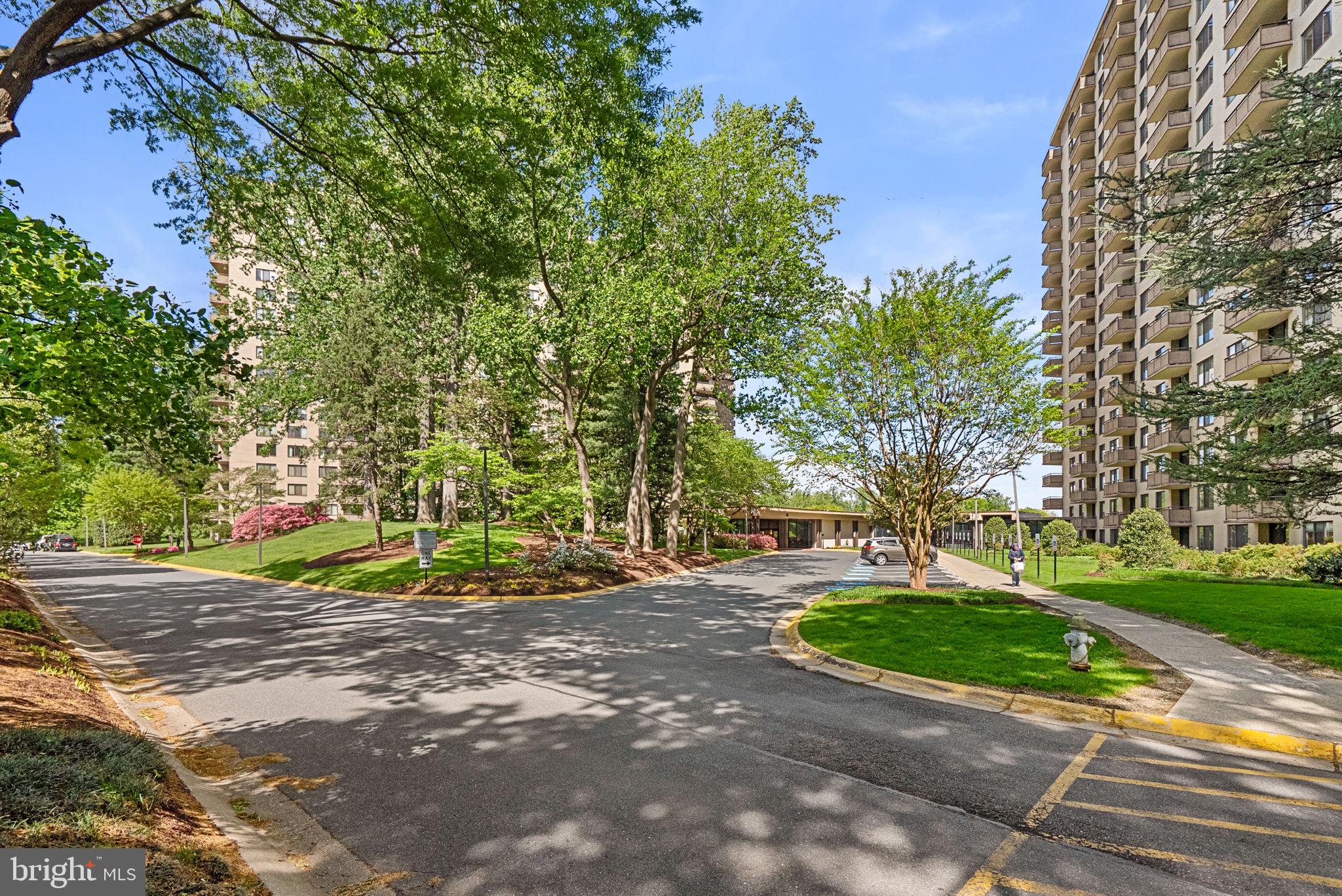 5225 Pooks Hill Road, Unit 804N Bethesda, MD 20814 - Photo 28 of 39 a view of a park with plants and trees