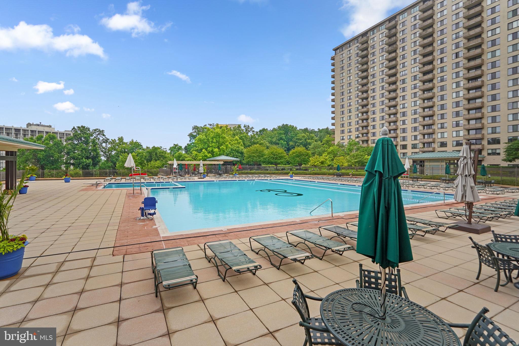 5225 Pooks Hill Road, Unit 804N Bethesda, MD 20814 - Photo 32 of 39 a view of a terrace
