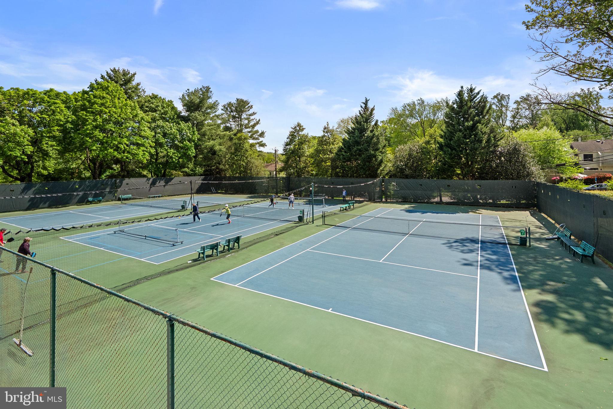 5225 Pooks Hill Road, Unit 804N Bethesda, MD 20814 - Photo 36 of 39 a view of a tennis court