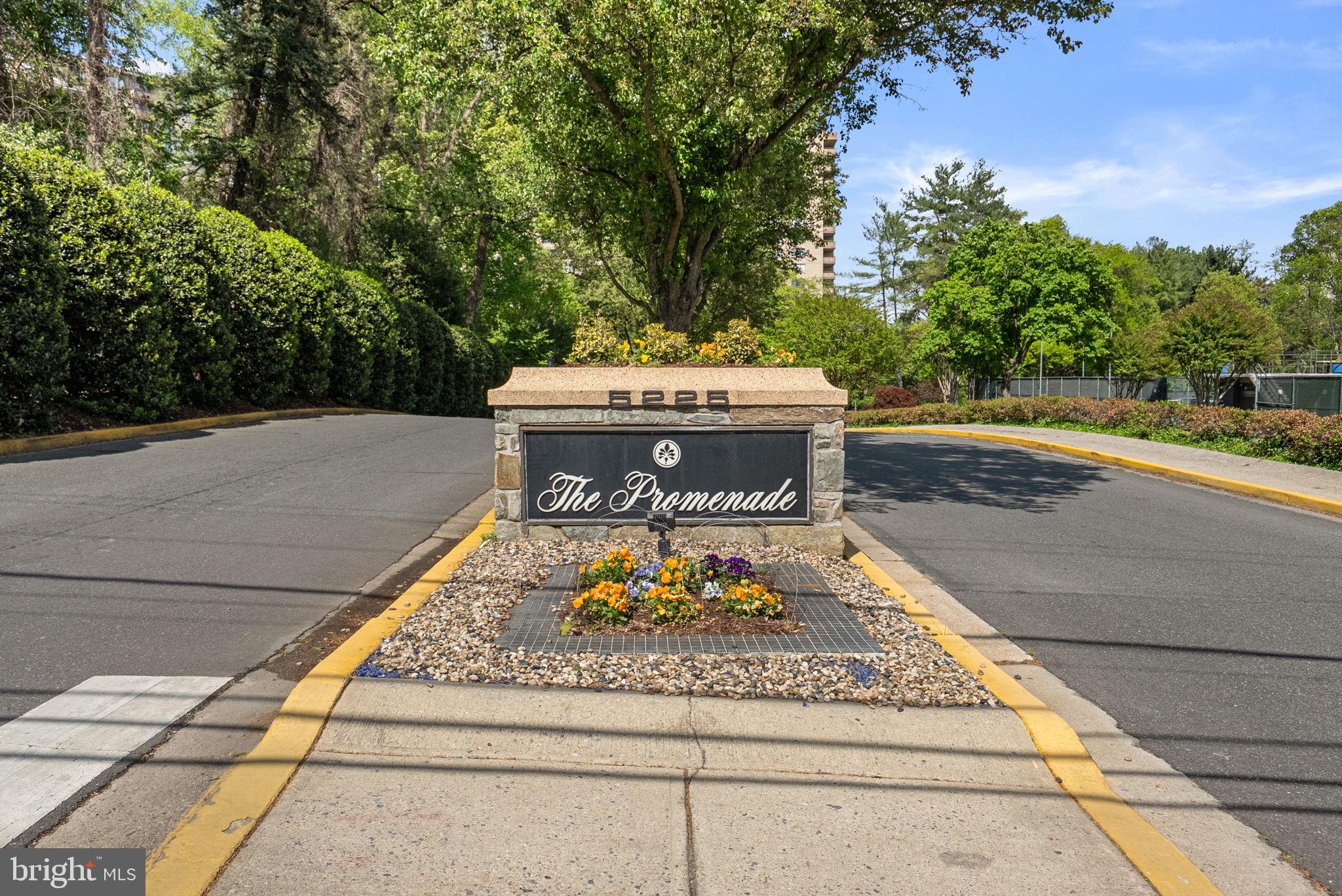 5225 Pooks Hill Road, Unit 804N Bethesda, MD 20814 - Photo 38 of 39 a view of a yard with an outdoor space
