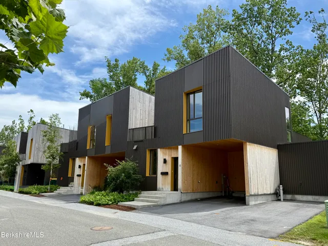 $1,149,000 | 12 River Run, Williamstown, MA 01267