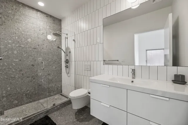 $1,149,000 | 12 River Run, Williamstown, MA 01267