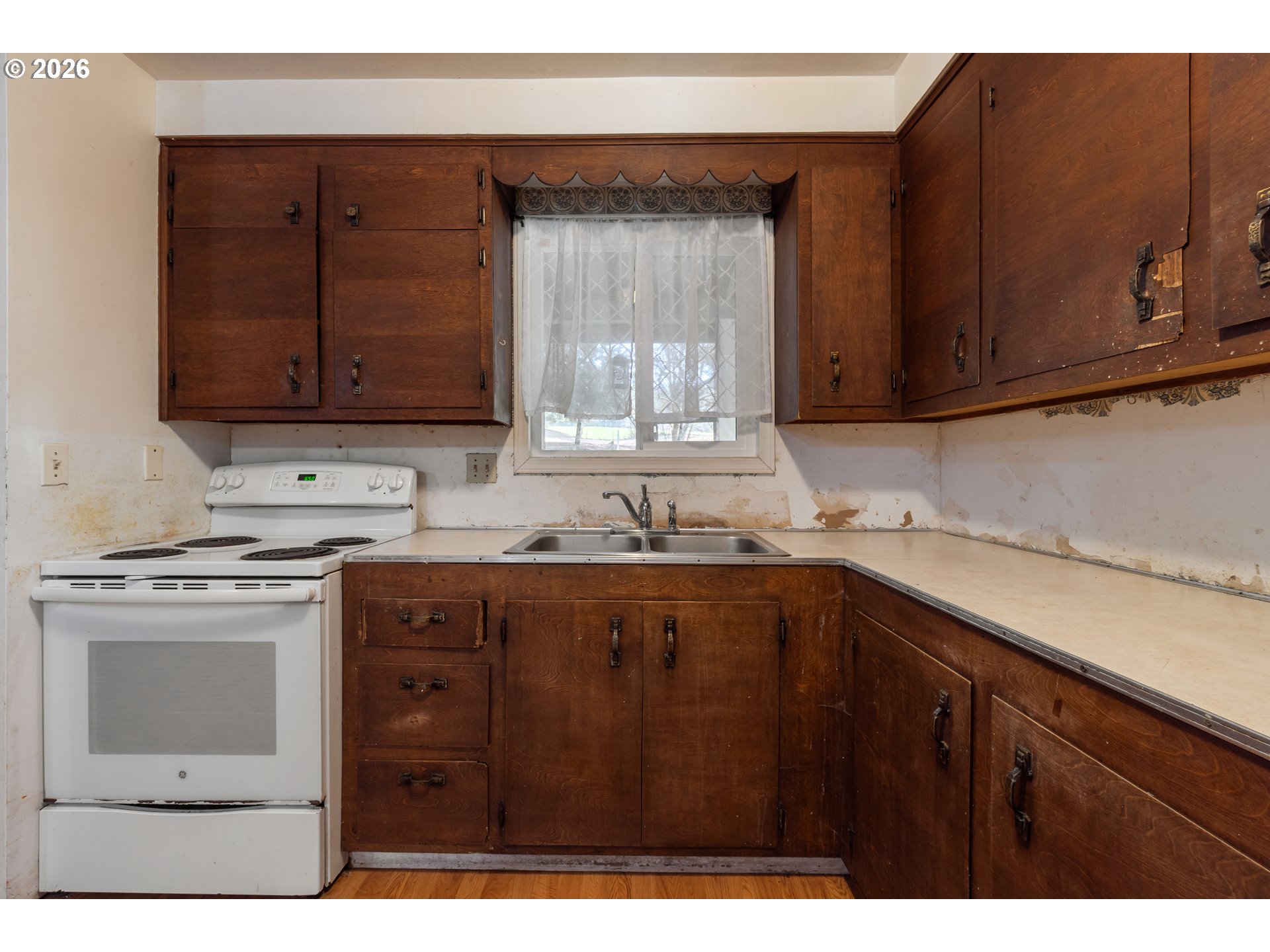 23939 Raze Road Elmira, OR 97437 - Photo 13 of 46 Kitchen/Dining Room