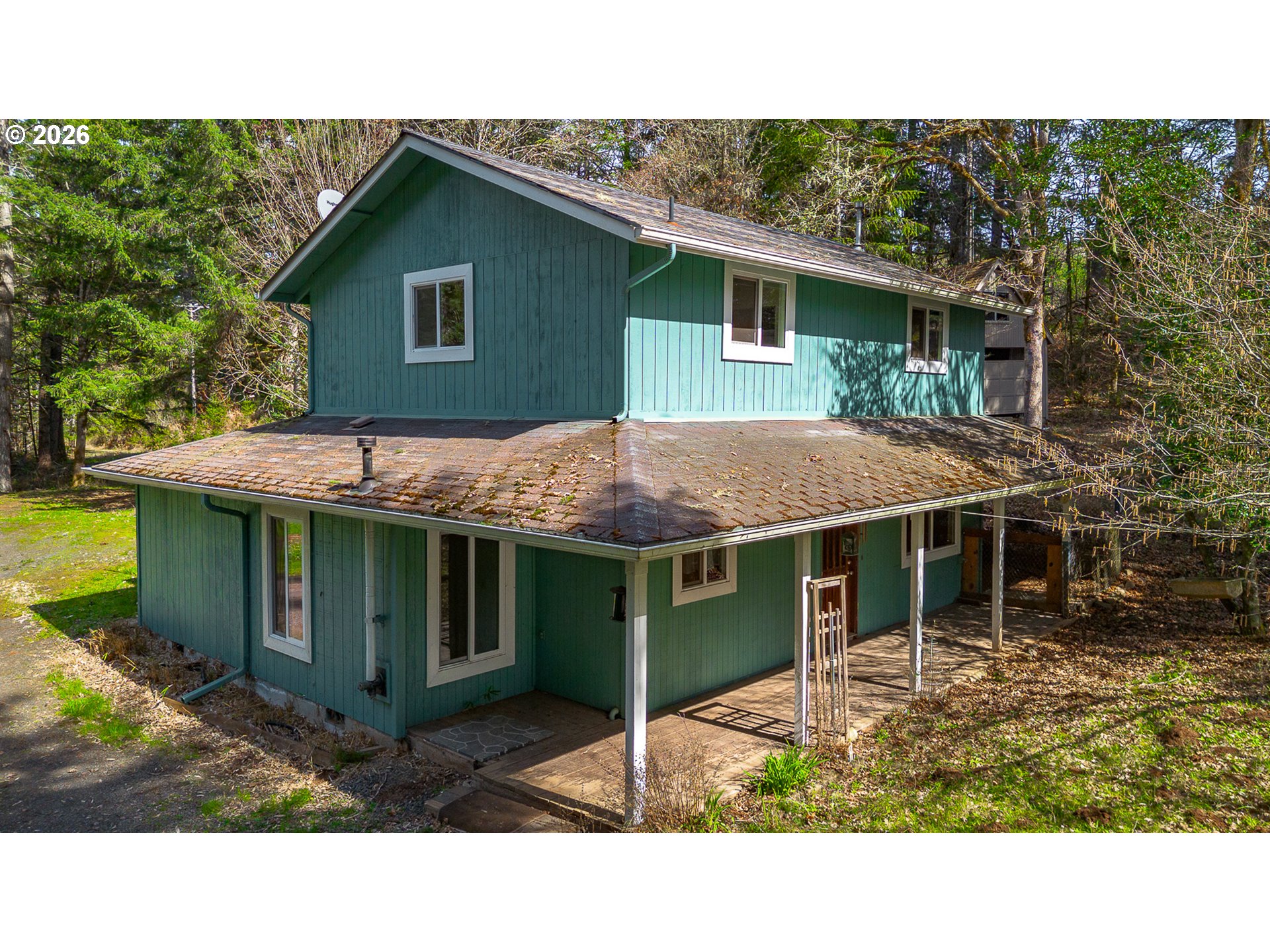23939 Raze Road Elmira, OR 97437 - Photo 6 of 46 Living Room/Entrance