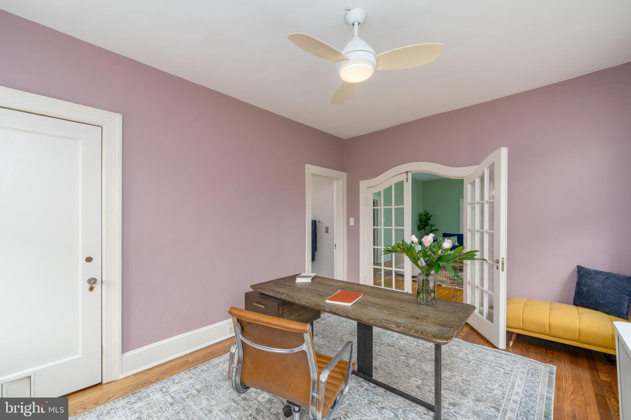 102 West 39th Street, Unit 2B Baltimore, MD 21210 - Photo 15 of 30 a living room with furniture and a potted plant