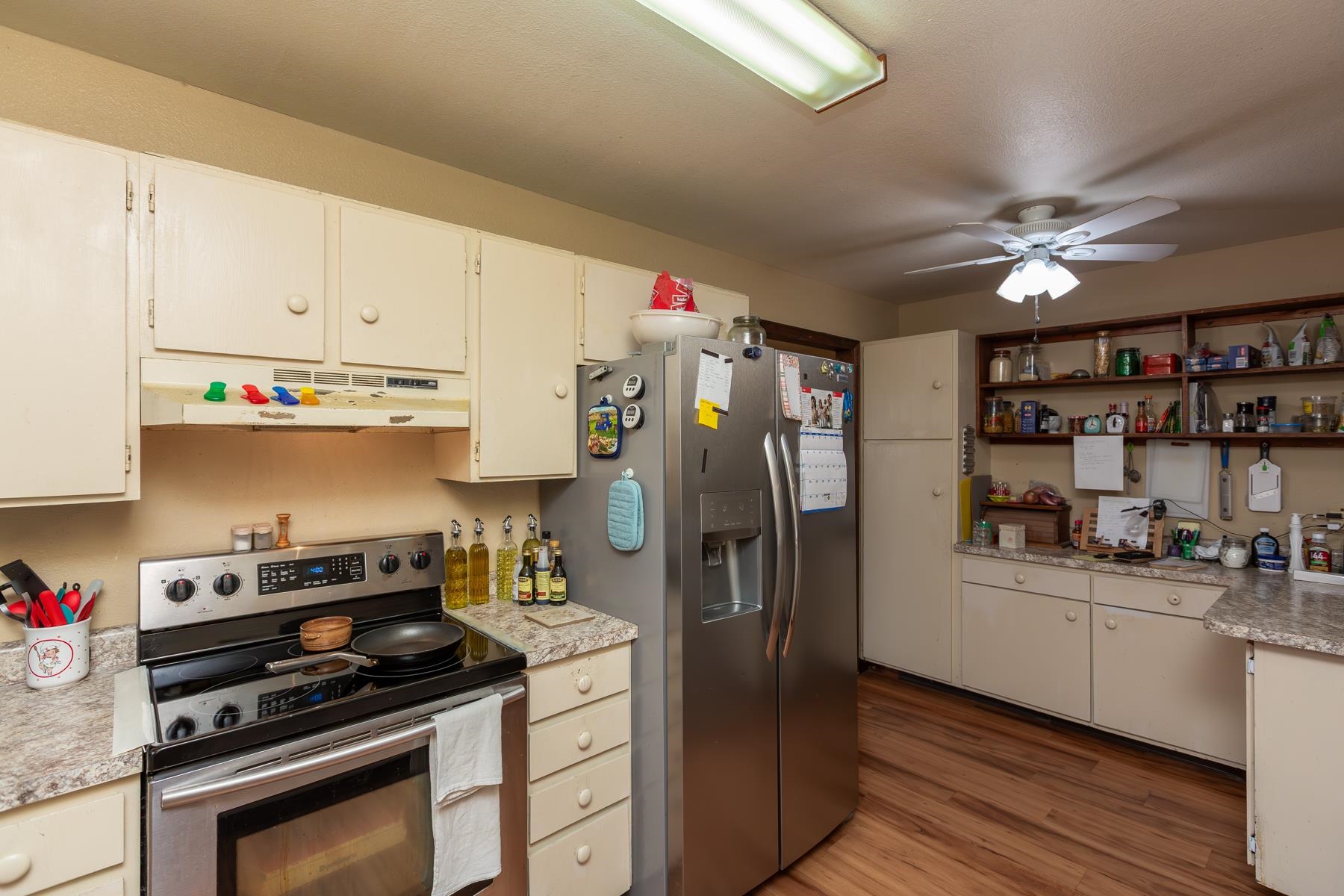 481-31 31 1/4 Road Grand Junction, CO 81504 - Photo 11 of 38 a kitchen with stainless steel appliances a stove a sink and cabinets