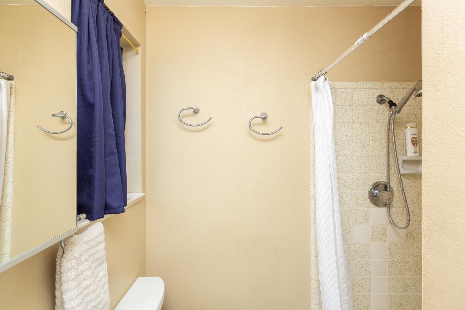 481-31 31 1/4 Road Grand Junction, CO 81504 - Photo 17 of 38 a bathroom with a shower curtain