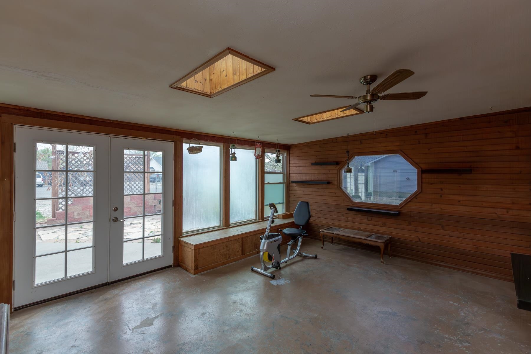 481-31 31 1/4 Road Grand Junction, CO 81504 - Photo 26 of 38 a living room with furniture and a window