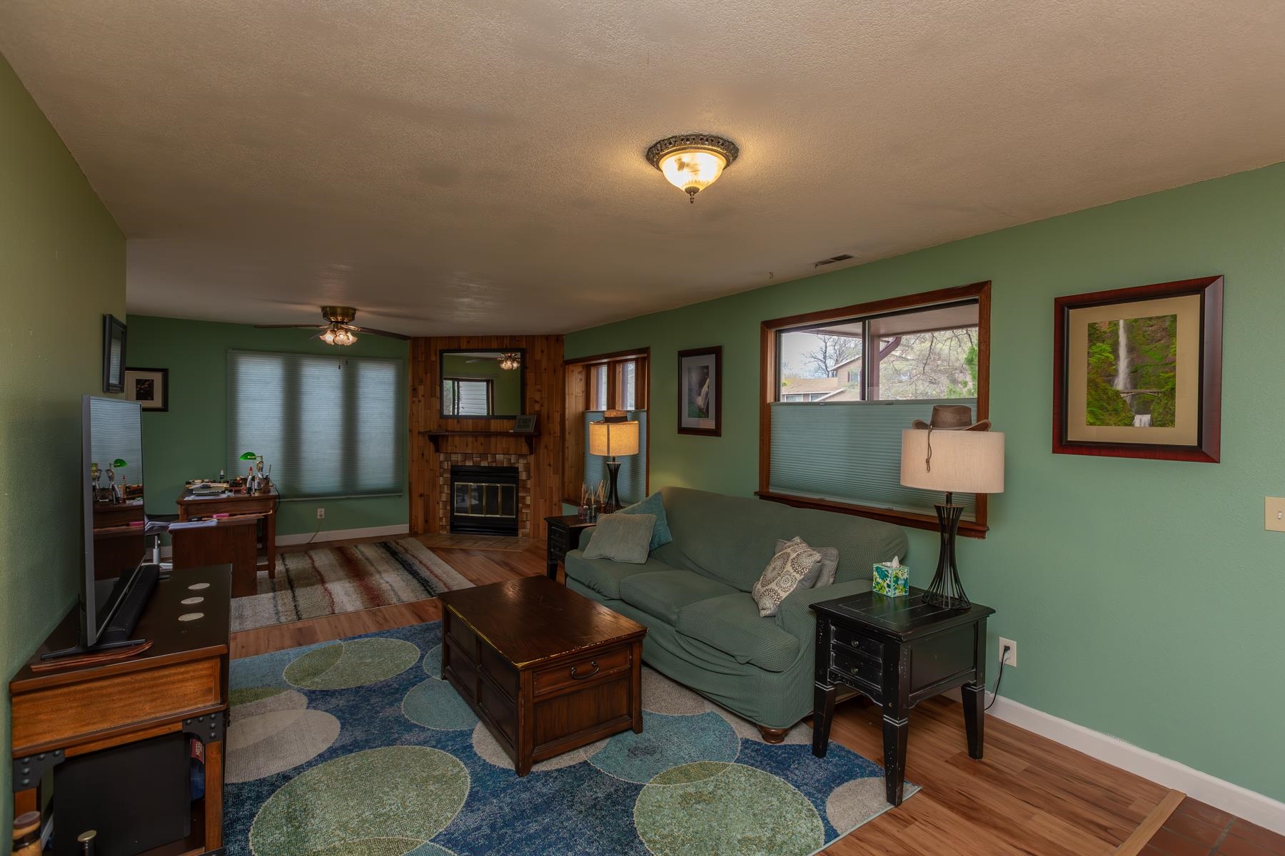 481-31 31 1/4 Road Grand Junction, CO 81504 - Photo 9 of 38 a living room with furniture and wooden floor