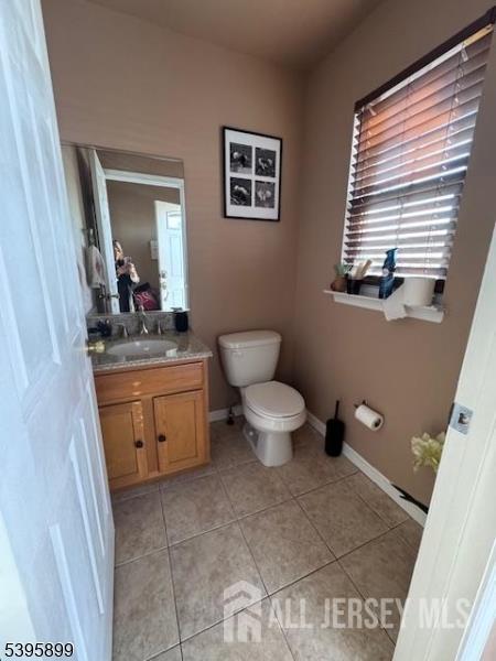 55 Edmund Street Edison, NJ 08817 - Photo 9 of 11 a bathroom with a toilet sink and mirror