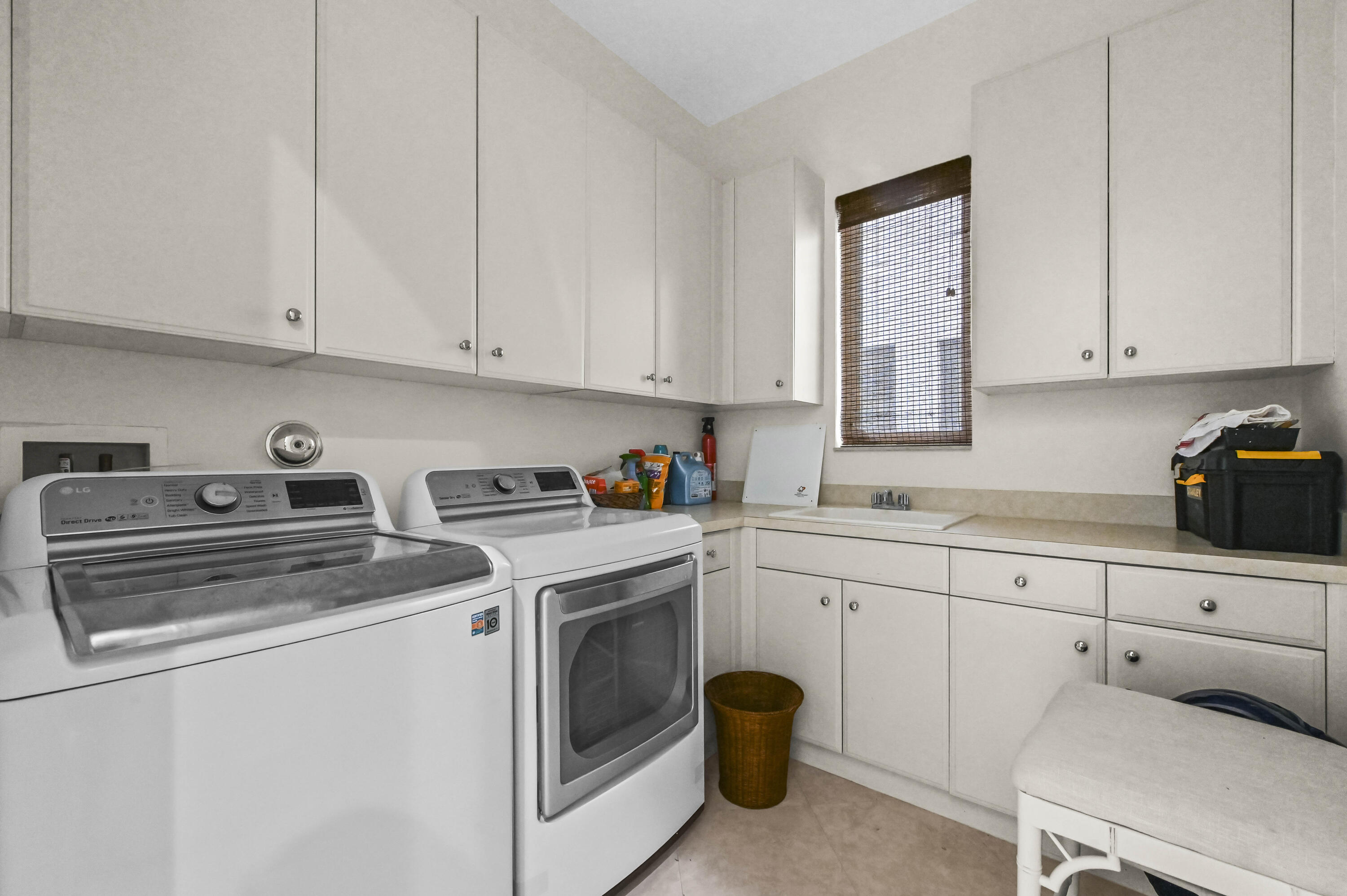 17665 Middlebrook Way Boca Raton, FL 33496 - Photo 21 of 69 20 Laundry room 01