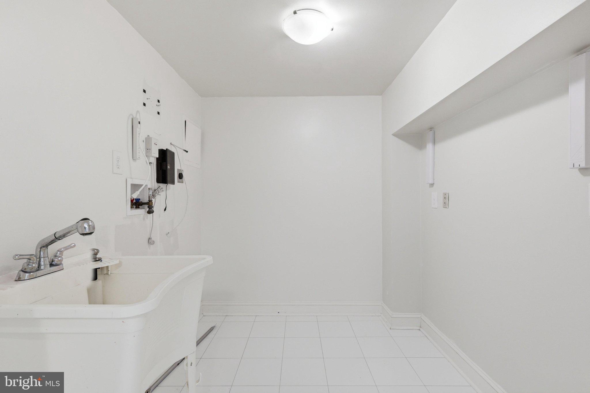 12348 Coleraine Court Reston, VA 20191 - Photo 42 of 56 Laundry room
