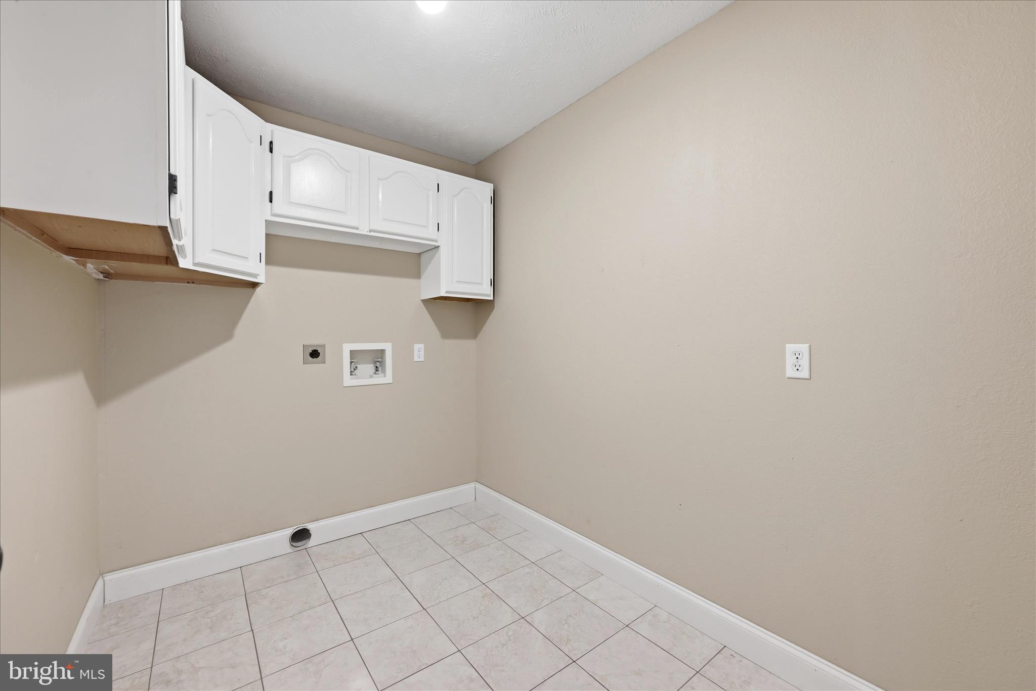 3744 Browntown Road Front Royal, VA 22630 - Photo 33 of 84 Laundry- main level