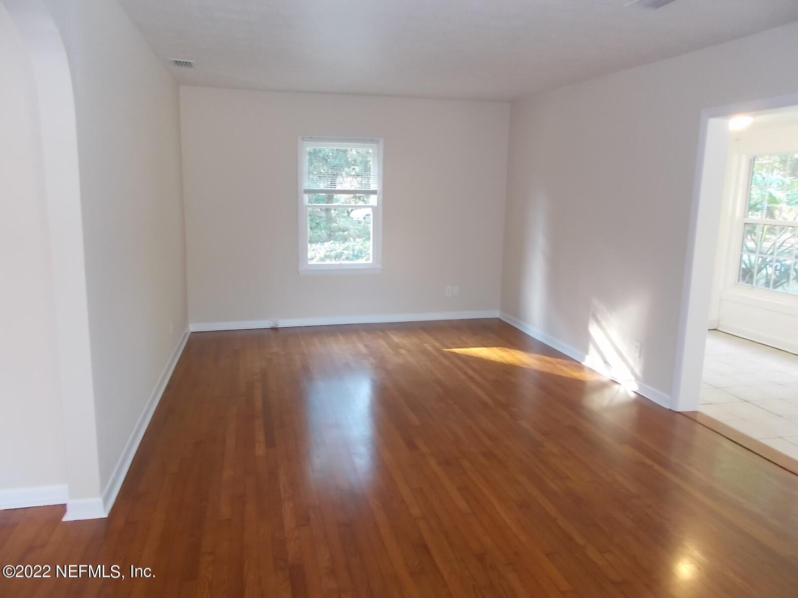 5738 Cruz Road Jacksonville, FL 32207 - Photo 11 of 22 Living Room