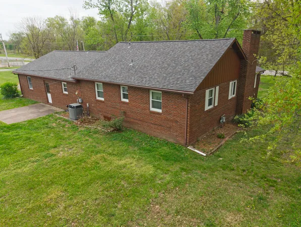 $229,000 | 8576 Old 13 Route, Marion, IL 62959