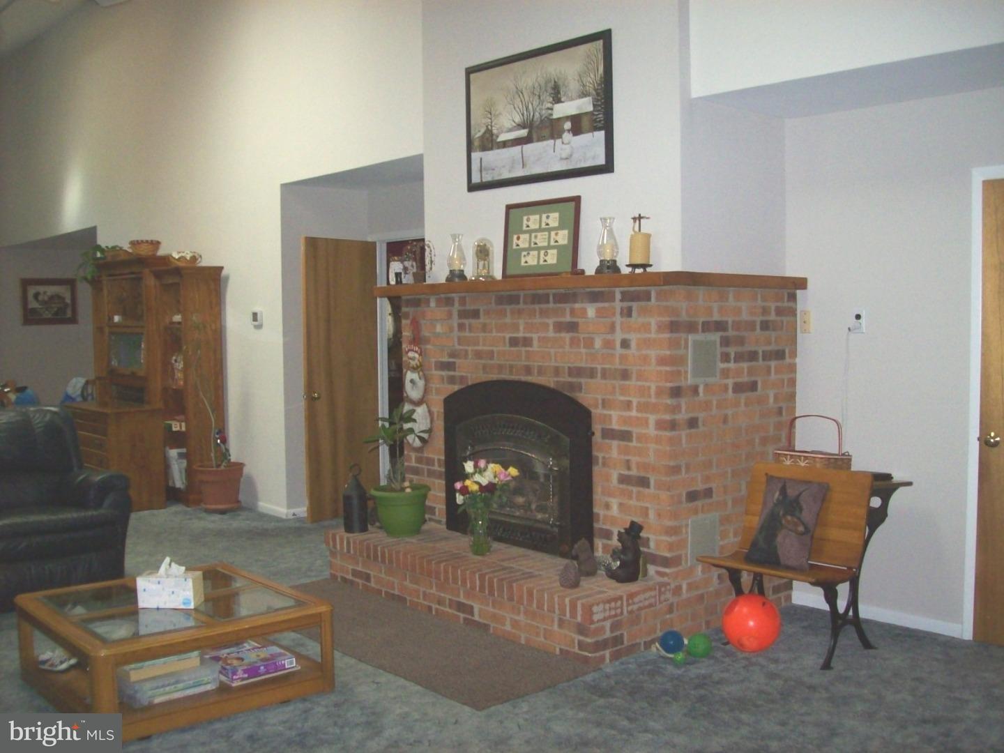 3213 Pennypack Road Hatboro, PA 19040 - Photo 3 of 15 Living Room