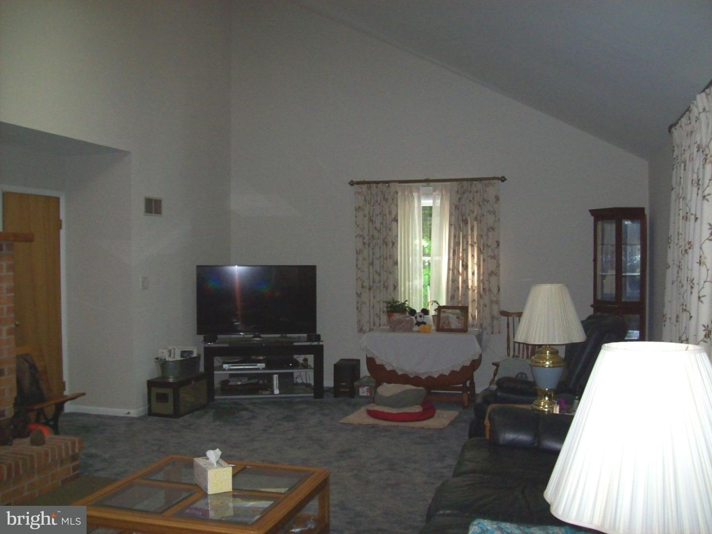 3213 Pennypack Road Hatboro, PA 19040 - Photo 4 of 15 Living Room