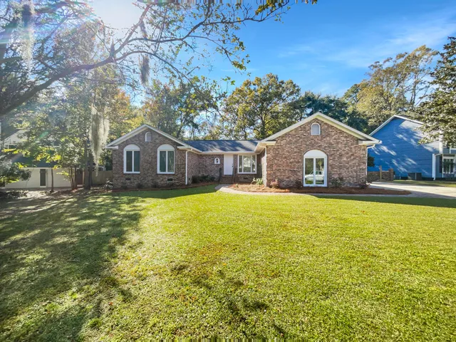 $555,000 | 13 Glenkirk Drive, Charleston, SC 29414