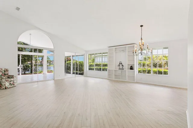 $689,000 | 12921 Oak Knoll Drive, Palm Beach Gardens, FL 33418