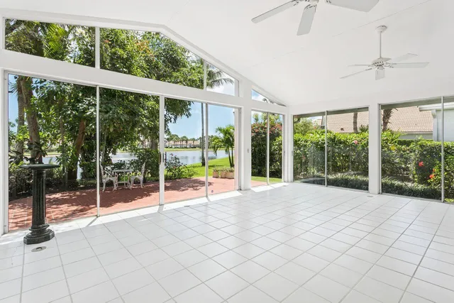 $689,000 | 12921 Oak Knoll Drive, Palm Beach Gardens, FL 33418