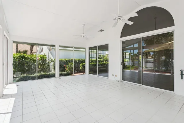 $689,000 | 12921 Oak Knoll Drive, Palm Beach Gardens, FL 33418