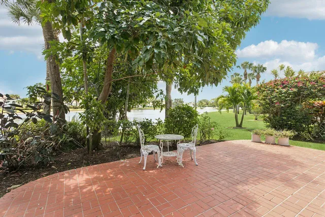 $689,000 | 12921 Oak Knoll Drive, Palm Beach Gardens, FL 33418