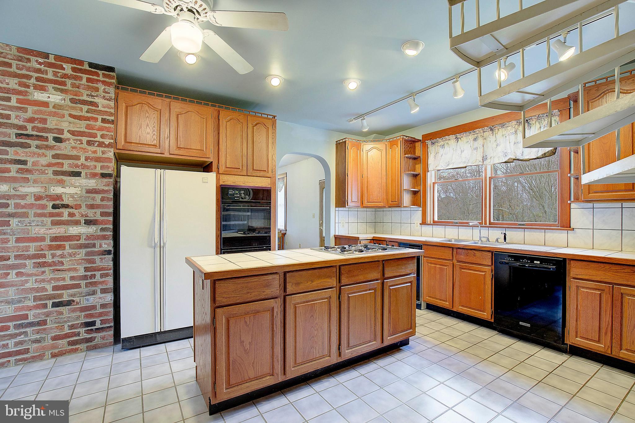 23369 Colton Point Road Avenue, MD 20609 - Photo 19 of 53 Kitchen