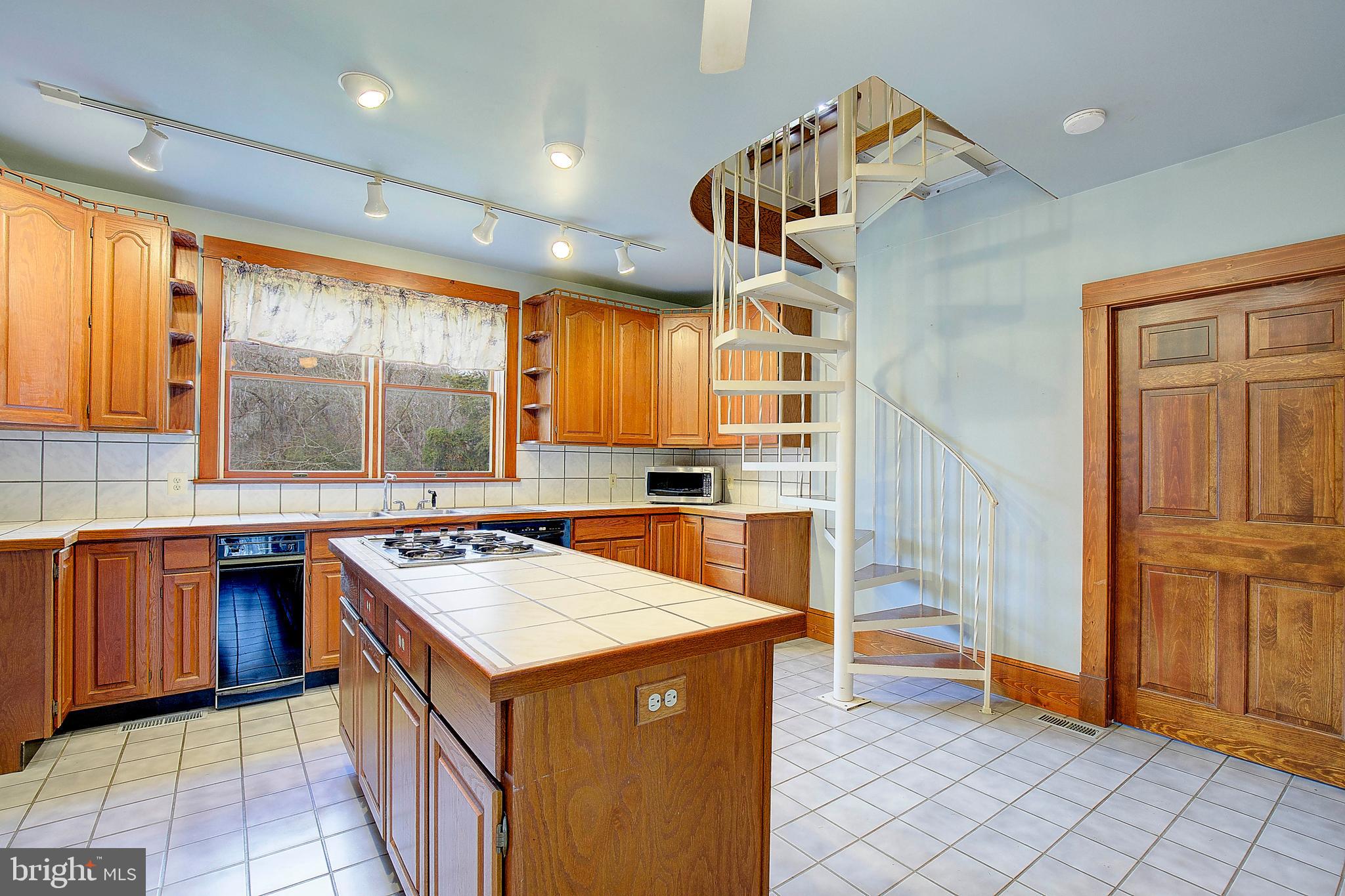 23369 Colton Point Road Avenue, MD 20609 - Photo 20 of 53 Kitchen
