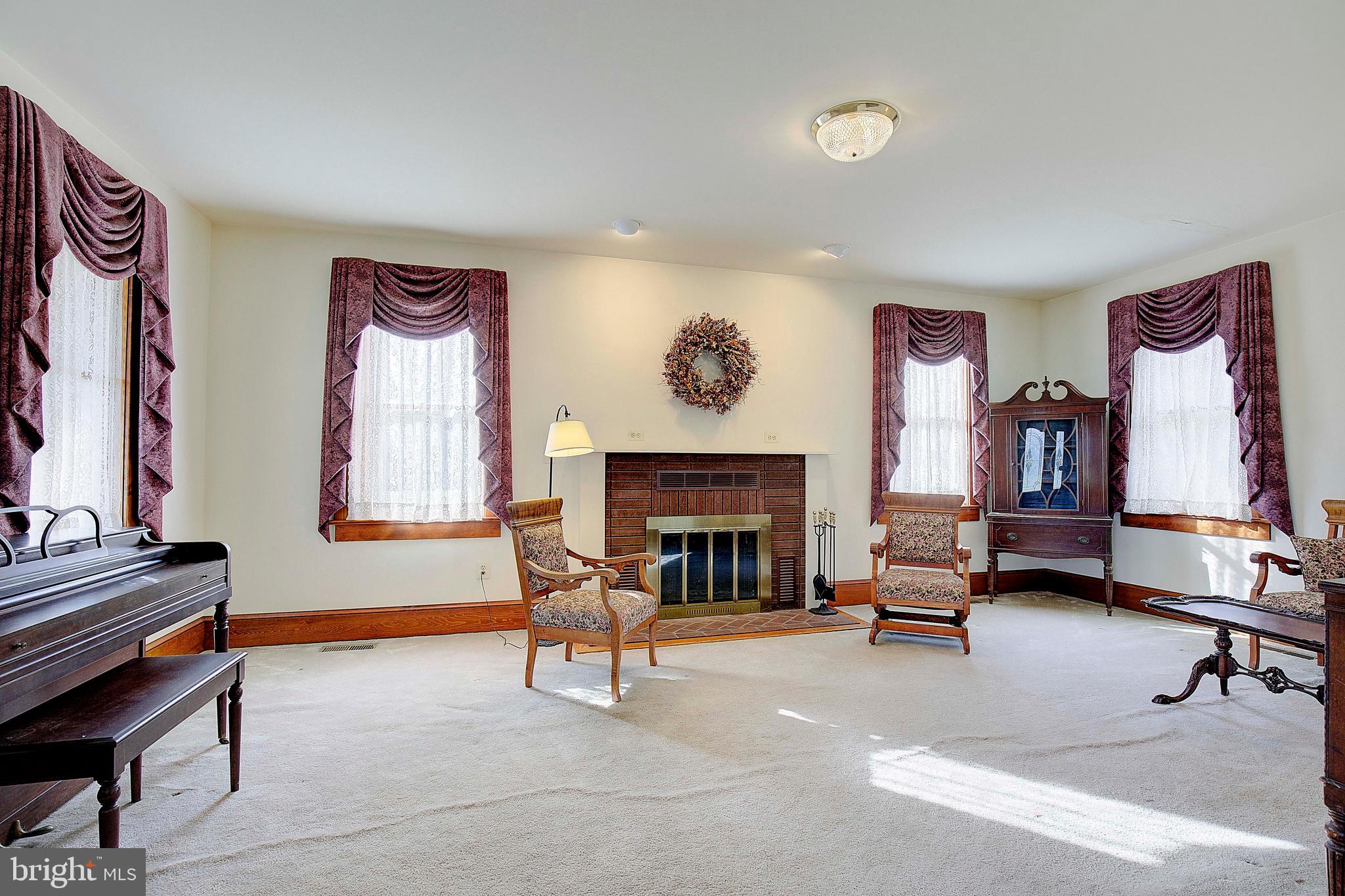 23369 Colton Point Road Avenue, MD 20609 - Photo 10 of 53 Livingroom