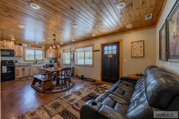 $1,174,000 | 4099 Stagecoach Way, Island Park, ID 83429
