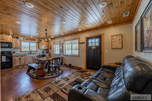 $1,174,000 | 4099 Stagecoach Way, Island Park, ID 83429
