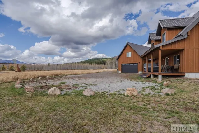 $1,174,000 | 4099 Stagecoach Way, Island Park, ID 83429