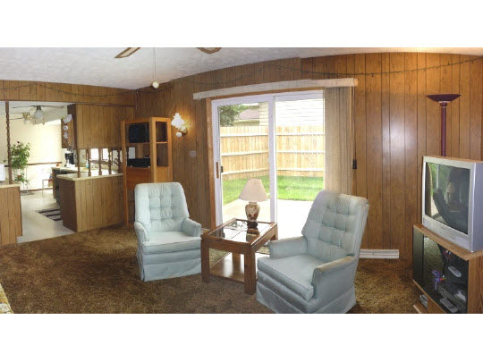 3843 Abbotsford Road Rockford, IL 61107 - Photo 2 of 8 a living room with furniture and a window