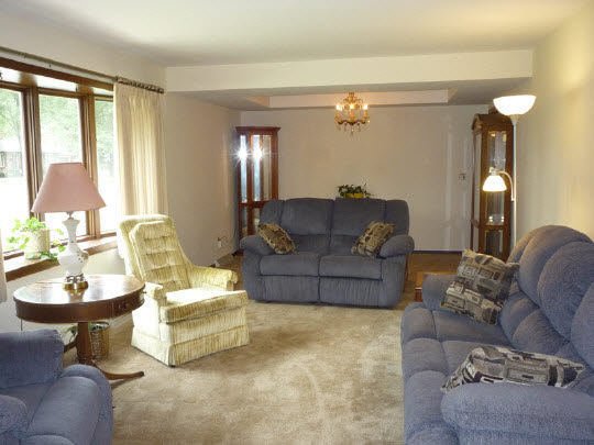 3843 Abbotsford Road Rockford, IL 61107 - Photo 3 of 8 a living room with furniture and a window