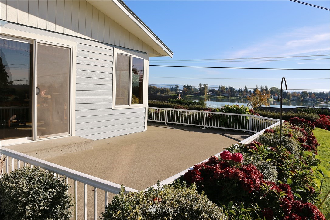 210 East Wiser Lake Road Lynden, WA 98264 - Photo 4 of 25